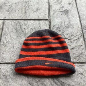 Nike boy’s youth winter beanie, red and black striped, Ribbed, Cuffed